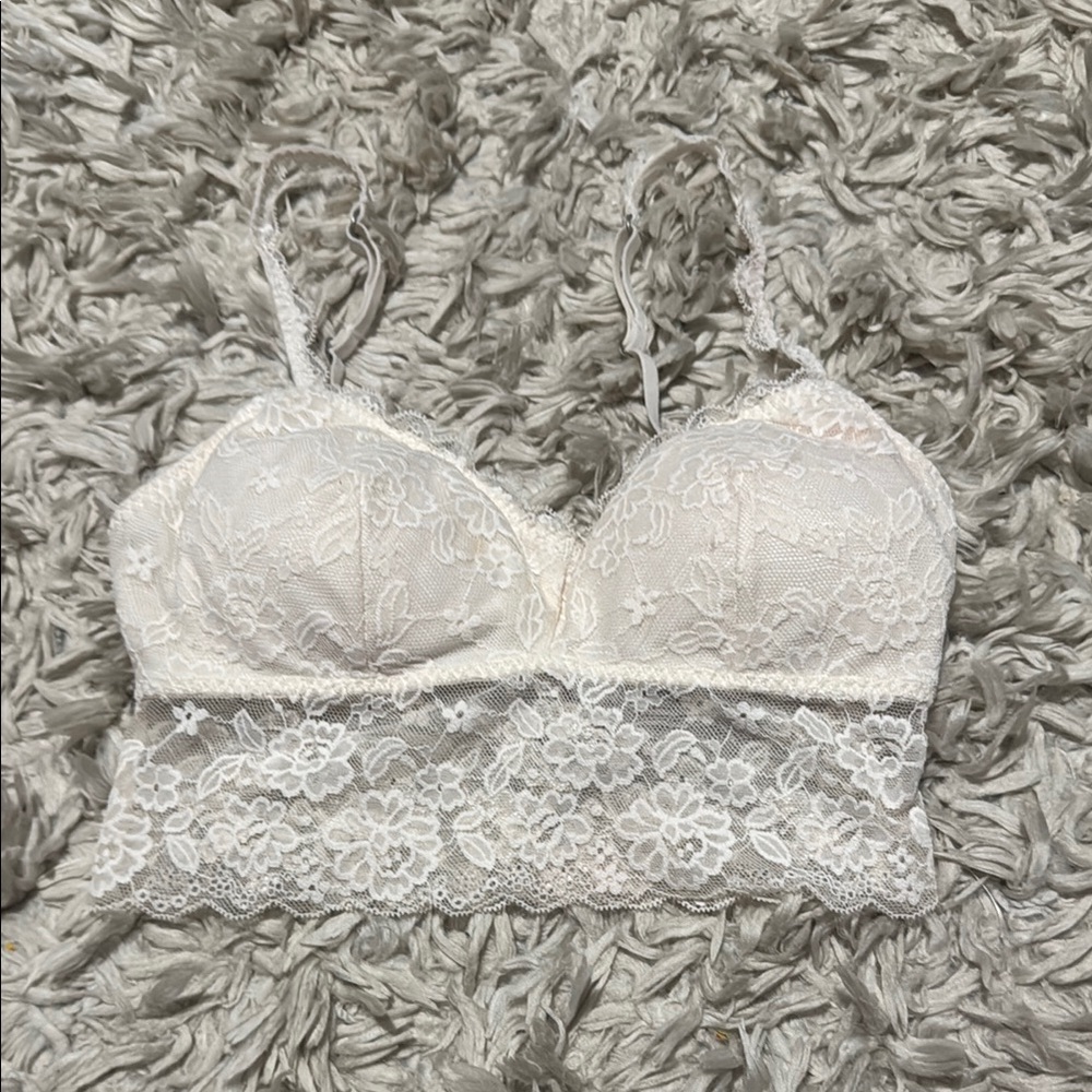 Gilly Hicks Floral Lace Bralette in Cream